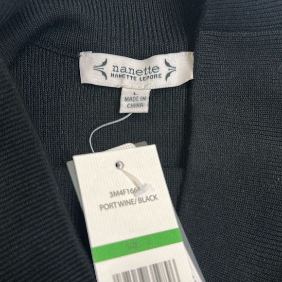 Black and Burgundy Pleated Dress - Picture 5 of 9